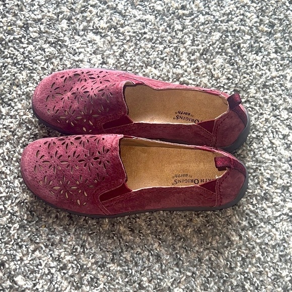 Earth Origins Suede Perforated Slip-on Shoes - Rikki Size 6.5M brand new - Picture 3 of 7